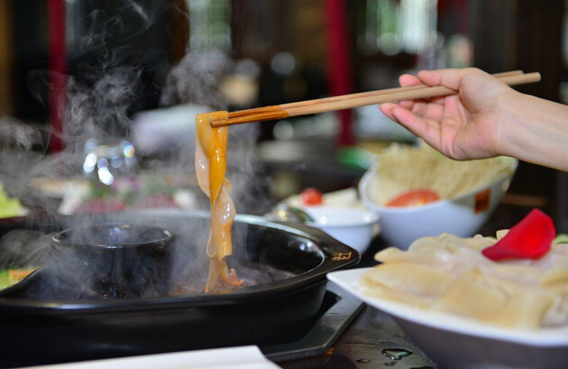 凭什么一家区域火锅品牌的营业额远超海底捞？|餐饮界