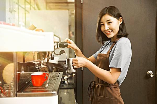 为什么有的餐饮店总是在转让？原来都是店老板第一步走错了！|餐饮界