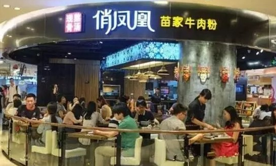 一年100万碗米粉，日翻台22.9次，俏凤凰坪效是麦当劳2倍|餐饮界