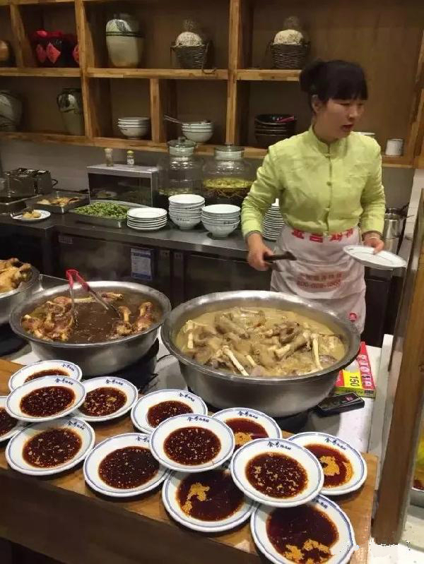 食号烩面馆：只卖一碗面，日翻台六次，营业额达3万！|餐饮界