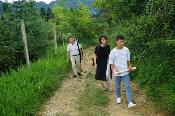 29年教学，9年公益，他以身作则，改变了无数山区孩子的人生|餐饮界